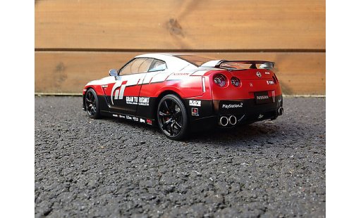 Nissan Skyline R35 1/18 Kyosho decoration Gran Turismo modellautos